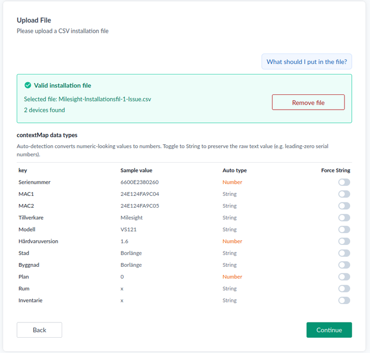 Panelen contextMap data types i steget Upload File, som listar varje parameter med sitt exempelvärde, den automatiskt valda typen och en Force String-växel