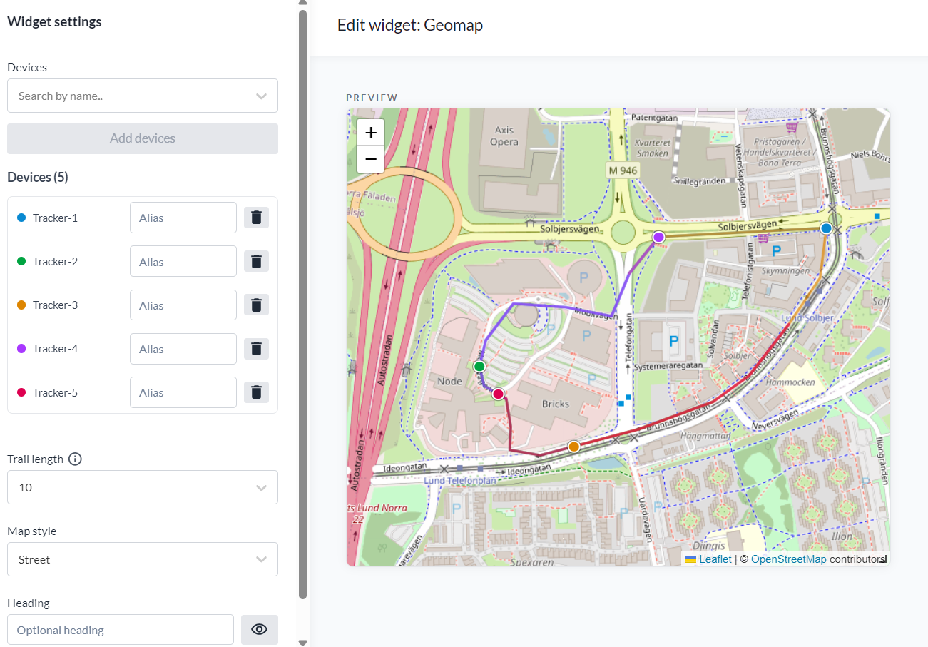 Redigeraren för Geomap-widgeten: inställningarna till vänster med enhetslistan, spårlängd, kartstil och rubrik, och en liveförhandsvisning till höger med fem färgade spår på en gatukarta